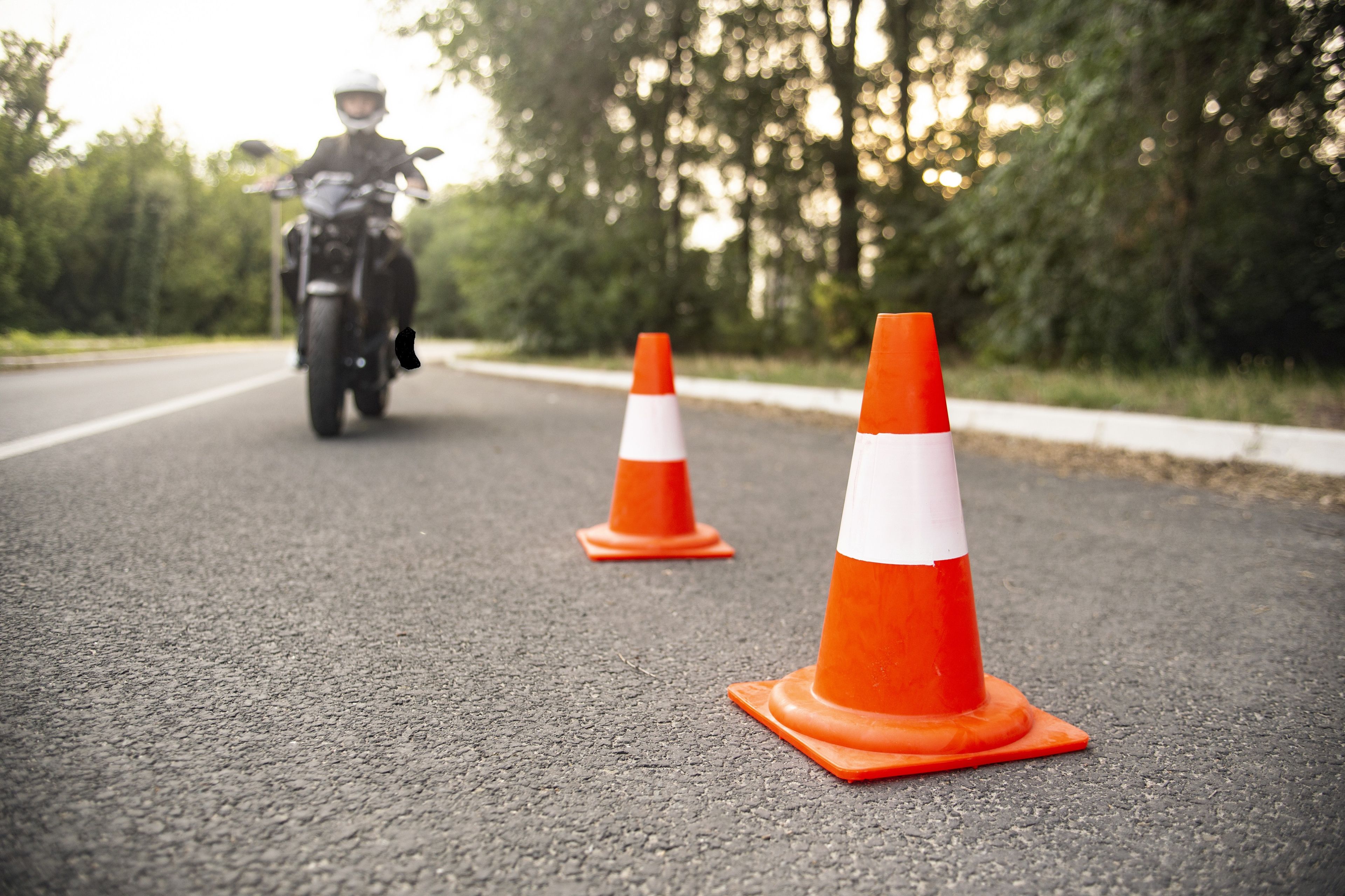 Fahrkompetenz-Prüfung –  Kosten, Daten und Anmeldung Motorrad-Fahrlehrer:in